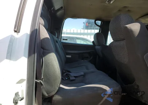 2002 Chevrolet Avalanche C1500 z USA, uszkodzony, nr VIN 3GNEC13T72G111143